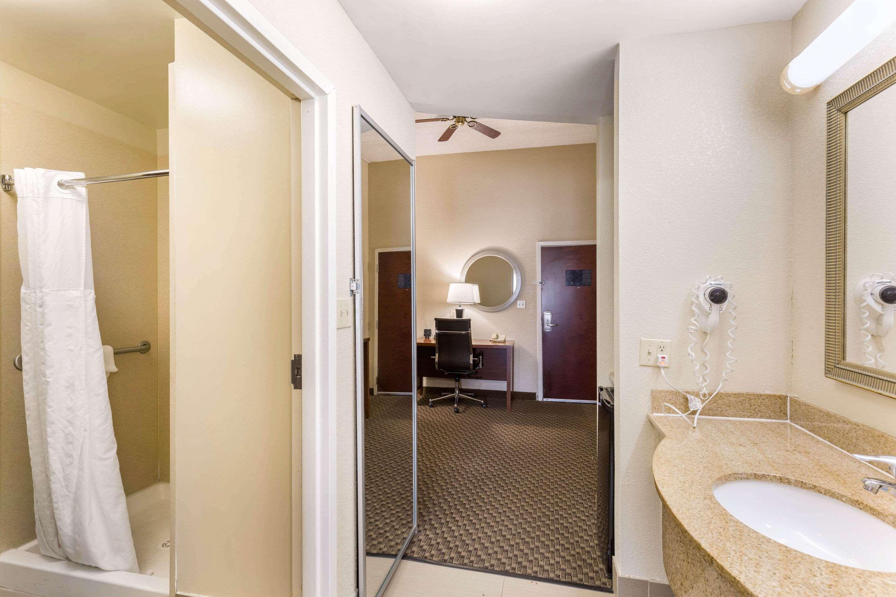 Comfort Columbia Gateway Hotel